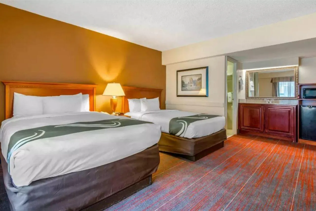 Quality Inn Savannah Historic District 2*,